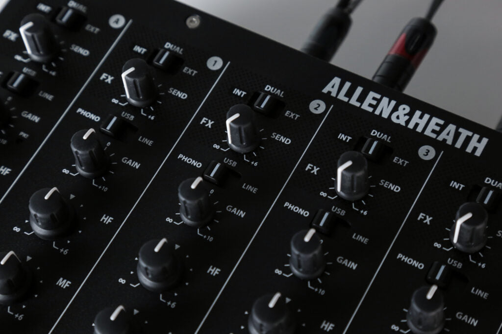 Allen & Heath Xone-PX5, 4+1 Channel Analogue Mixer with Digital FX + Interface DJ Mixers and Controller